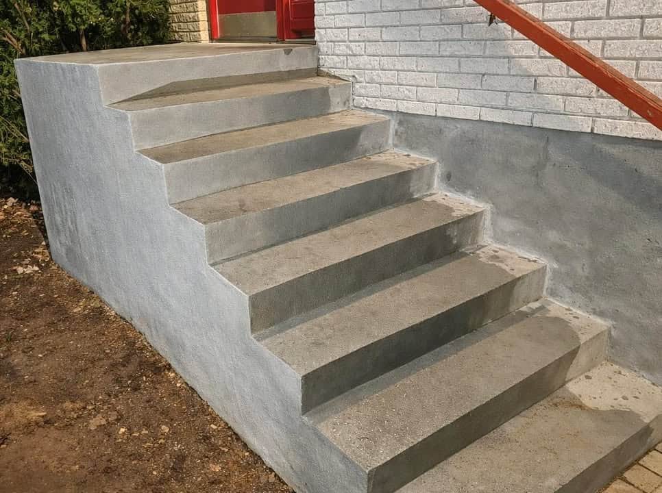 Solid reparation af betontrappe op langs murværk